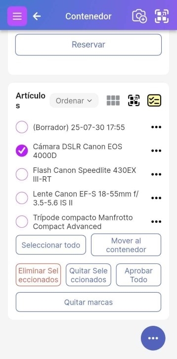 Página de contenedor que muestra elementos con casillas de verificación de selección y botones de acción.