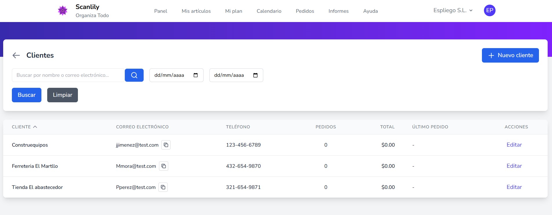 Lista de clientes que muestra tres clientes con columnas para nombre, correo electrónico, teléfono, pedidos, total, último pedido y acciones de edición