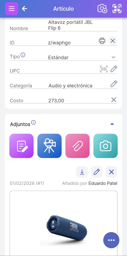 Imagen que muestra la barra de adjuntos con opciones para añadir notas, grabaciones de voz, fotos u otros adjuntos.