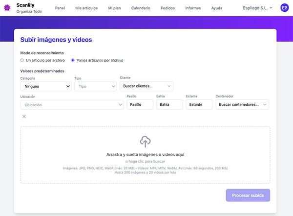 La página de carga web de Scanlily con campos de valor predeterminado para Categoría, Cliente, Ubicación, Tipo de artículo y Contenedor, más una zona de arrastrar y soltar para archivos