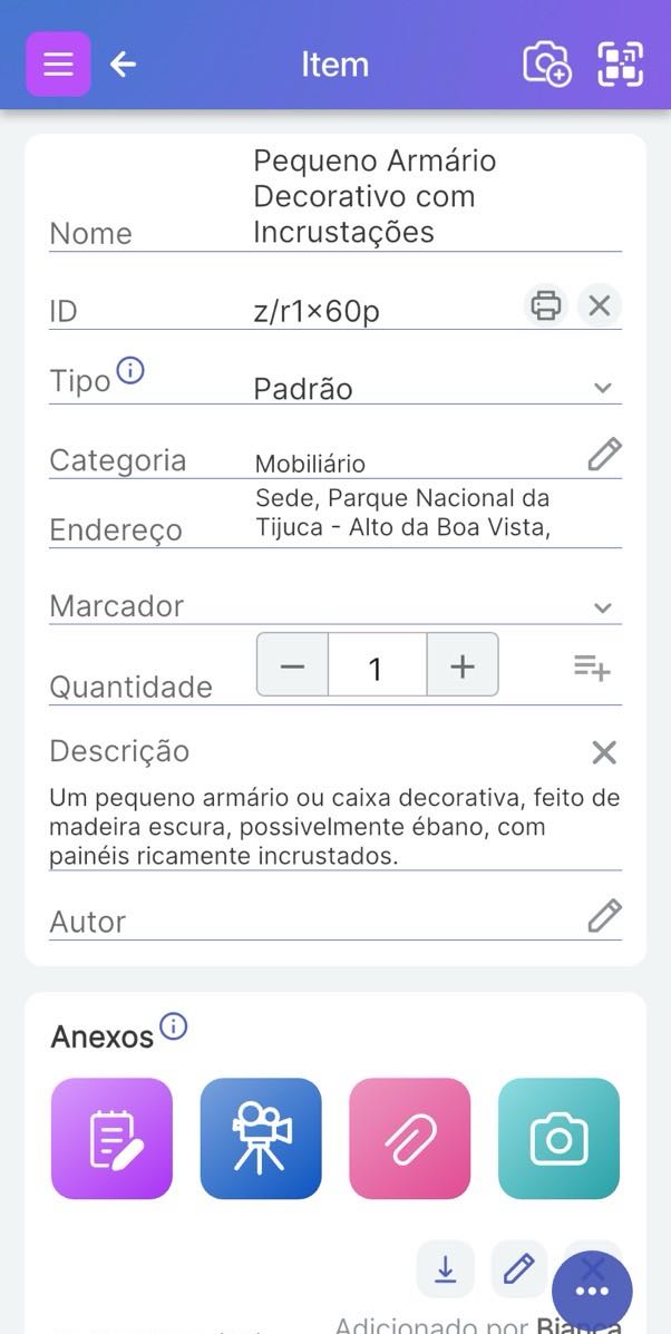 Página do item com código QR no campo ID e seção Anexos